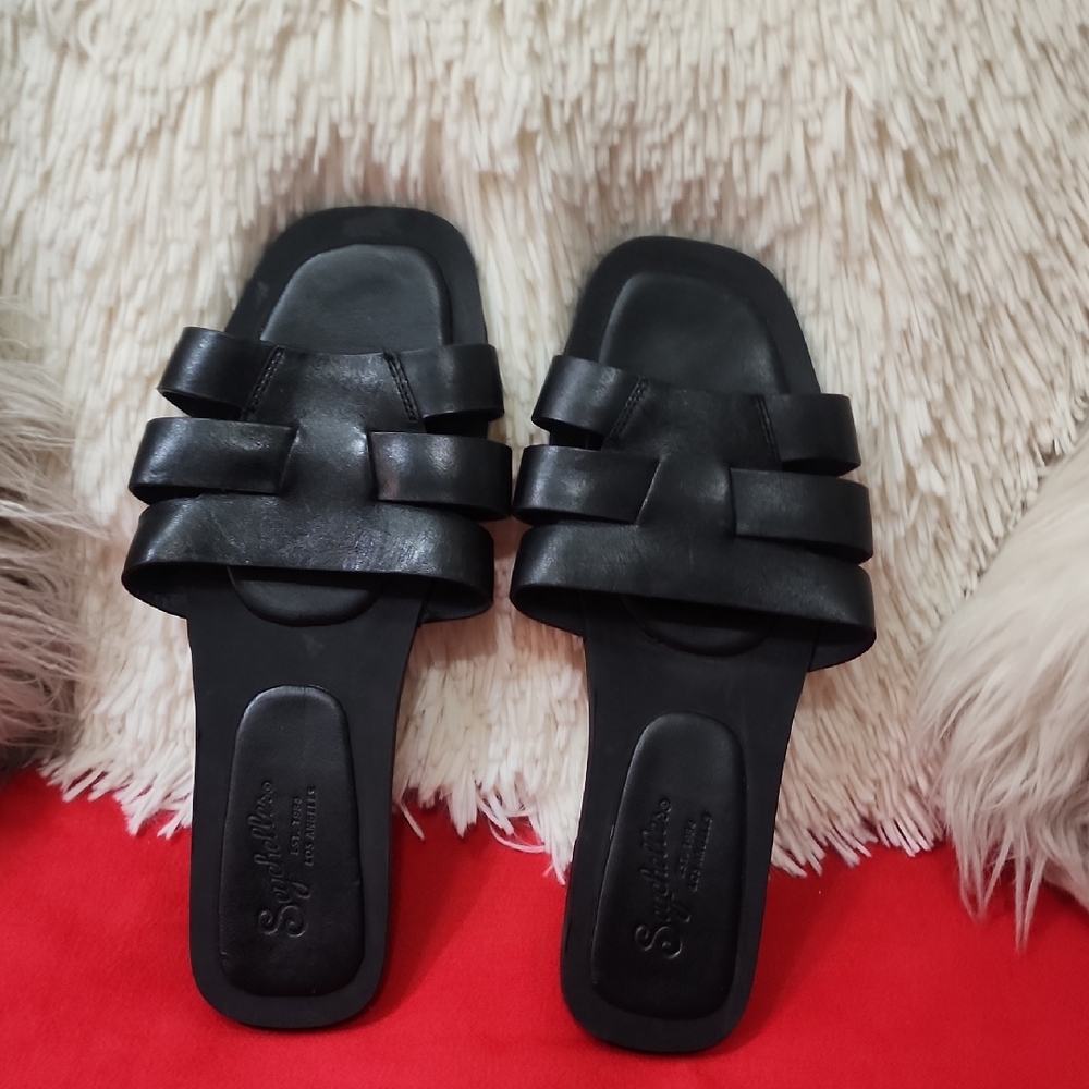Stylish Black Leather Seychelles Sandals